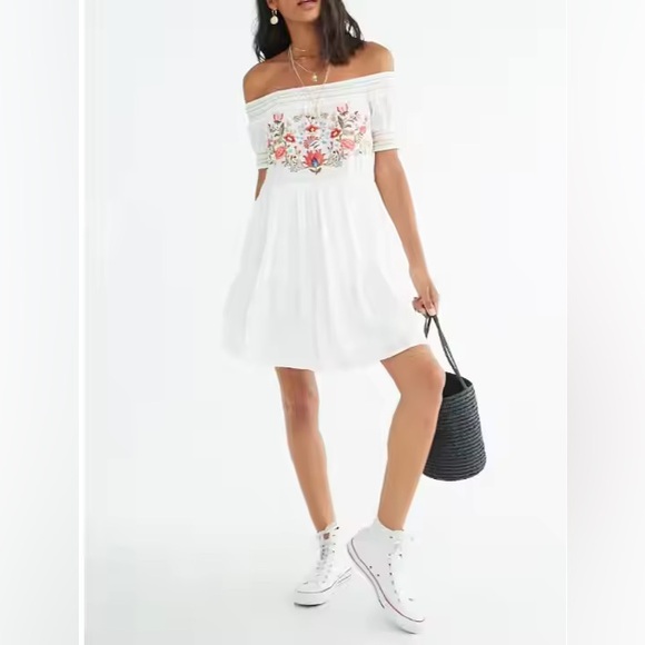 Forever 21 Embroidered Off the Shoulder Dress - Picture 3 of 3